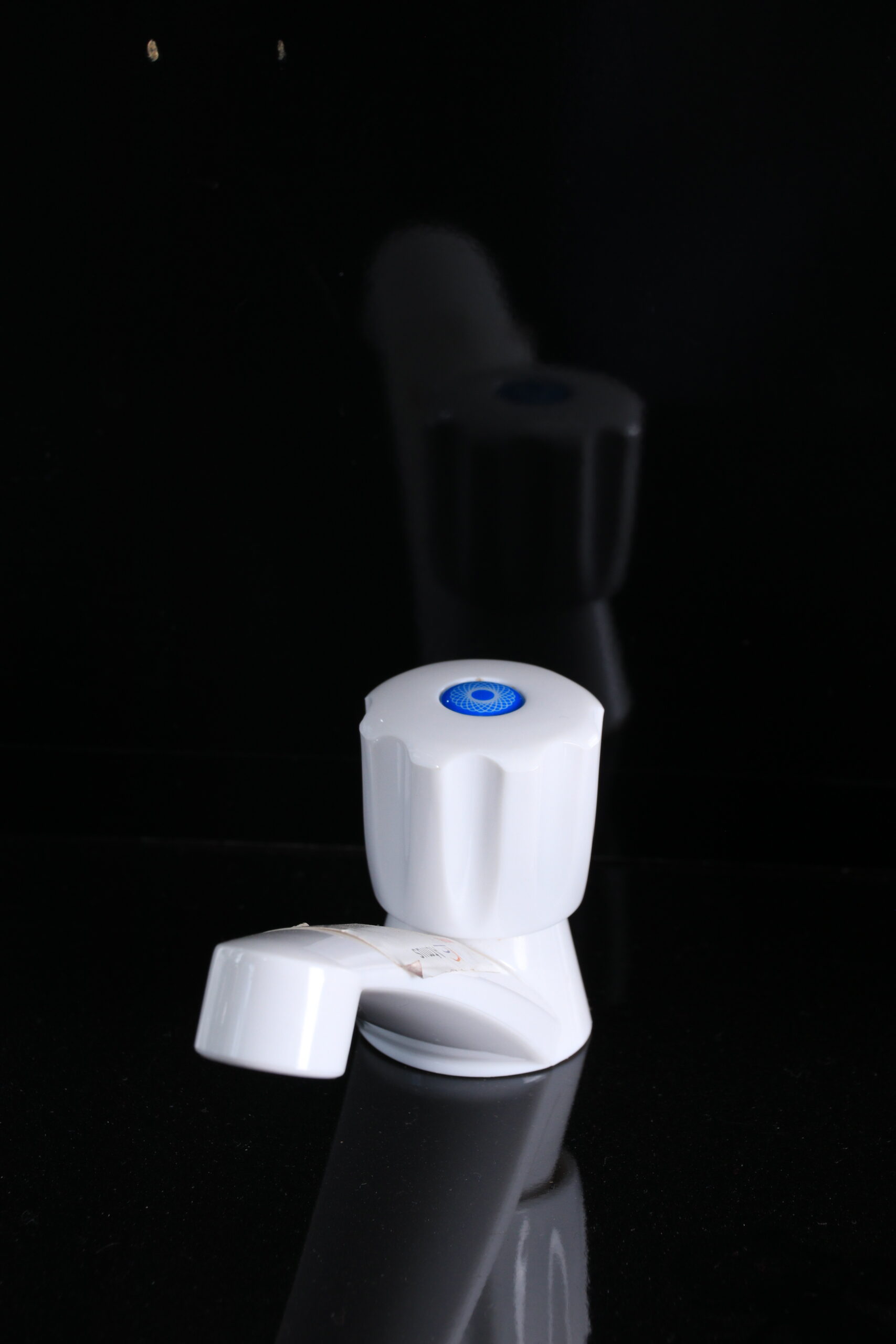PLASTIC WHITE TAP