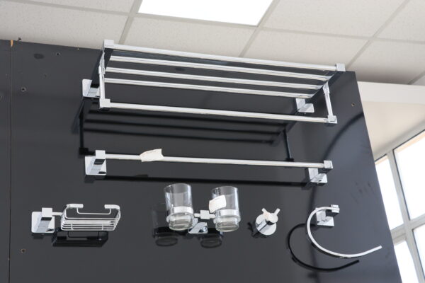 SILVER 6 PIECE BATHROOM SET - Image 2